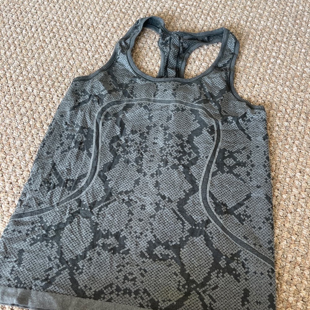 Lululemon tank